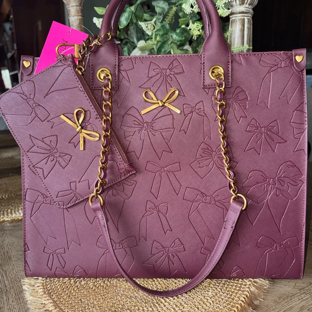 NWT 2fer Betsey Johnson Cherry Bow Embossed Leather Tote &Pouch Statement Piece - Picture 2 of 6